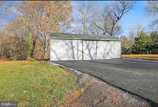 view of detached garage