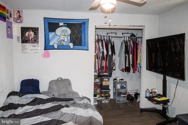 bedroom with hardwood / wood-style floors, ceiling fan, and a closet