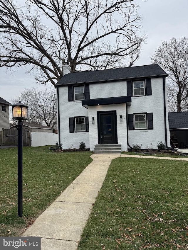 view of front of house with a front lawn