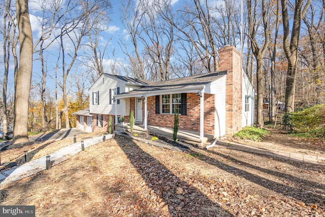 view of front of property featuring covered porch