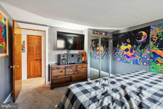 bedroom featuring carpet floors and a closet