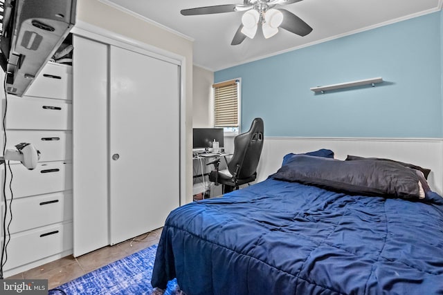 bedroom with ceiling fan, a closet, and ornamental molding