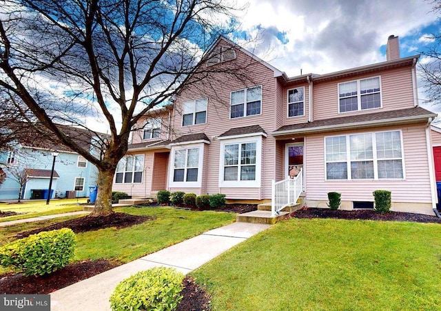 view of front of home featuring a front lawn