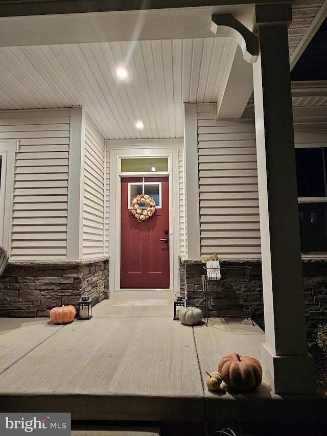 entrance to property featuring a porch