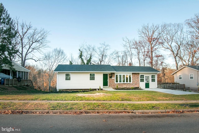 single story home with a front yard