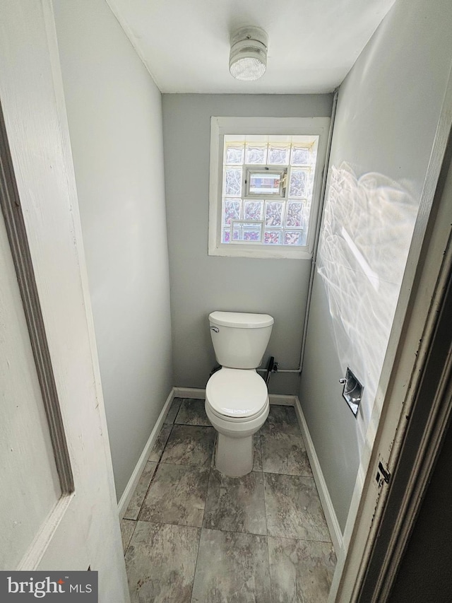 bathroom featuring toilet