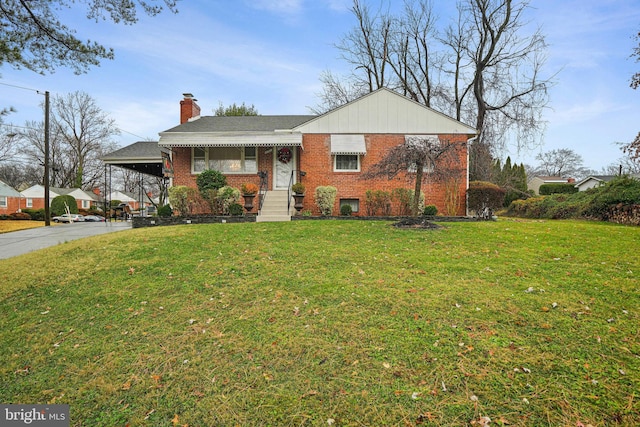 view of front of property with a front yard