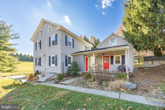 front of property featuring a porch and a front lawn