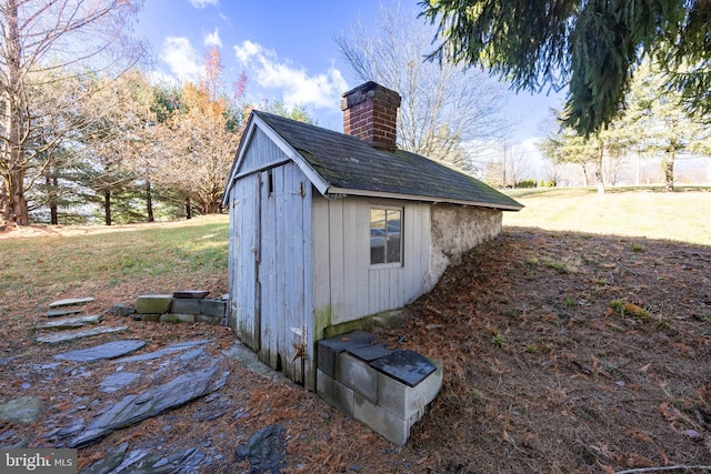 view of outbuilding