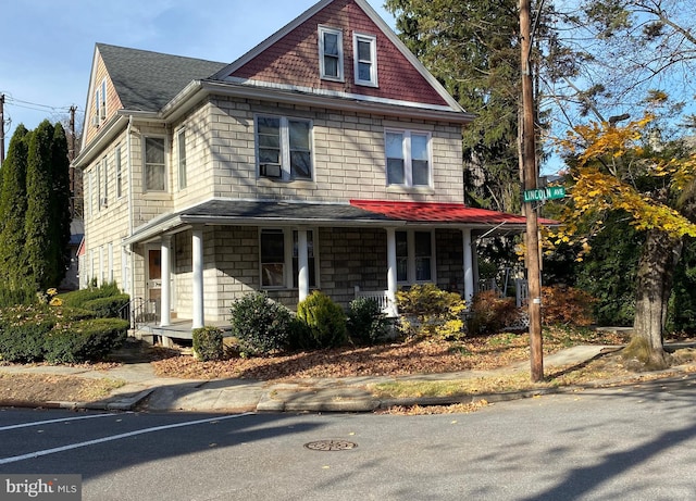 view of front property