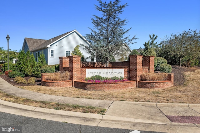 view of community / neighborhood sign