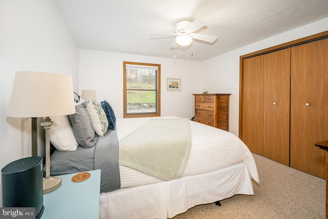 bedroom featuring carpet flooring, ceiling fan, and a closet