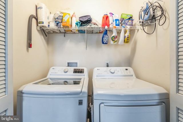 laundry room with washing machine and dryer