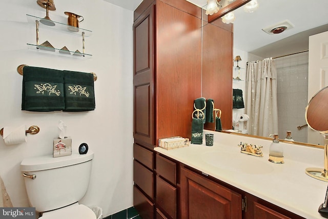 bathroom featuring curtained shower, toilet, and vanity