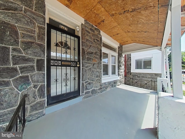 entrance to property with covered porch