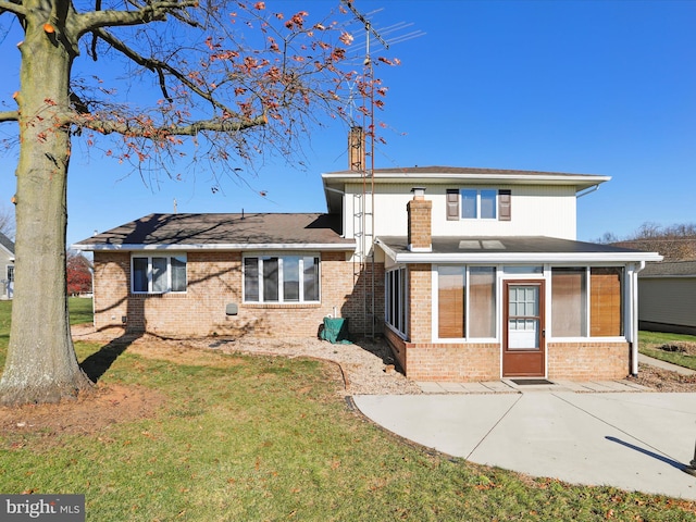 view of front of house featuring a patio area and a front yard