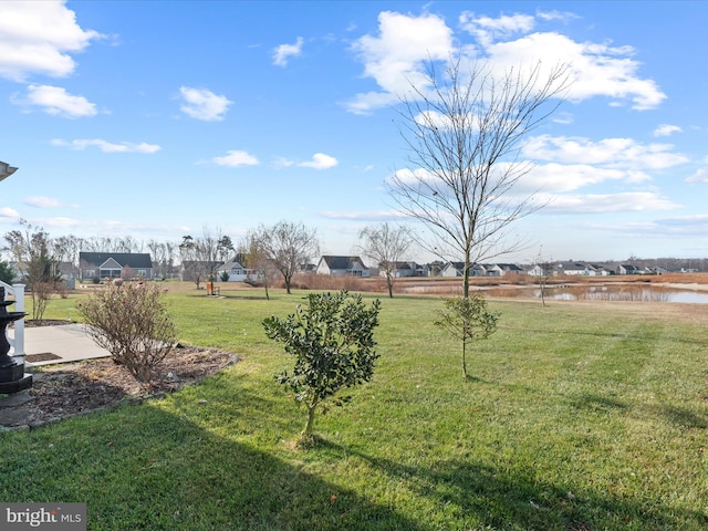 view of yard featuring a water view