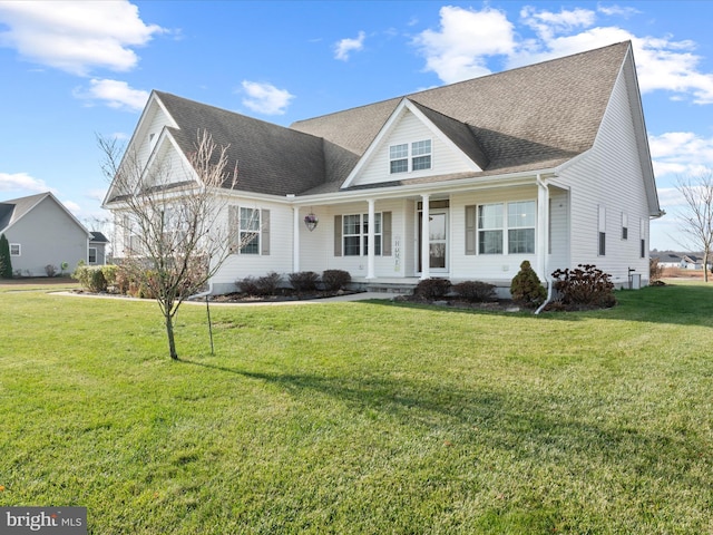 view of front of property featuring a front yard