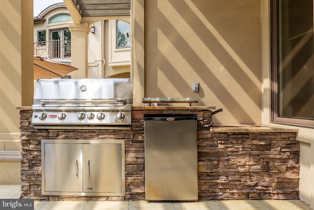 view of patio / terrace with an outdoor kitchen and grilling area