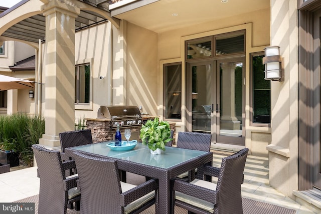 view of patio / terrace featuring an outdoor kitchen and area for grilling