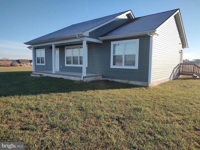 view of front facade with a front lawn