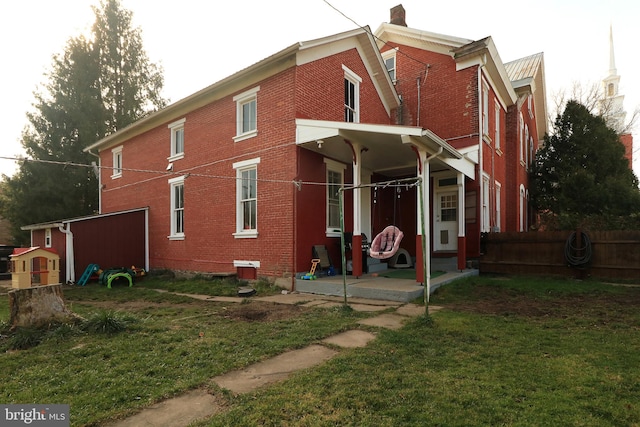 back of house featuring a yard