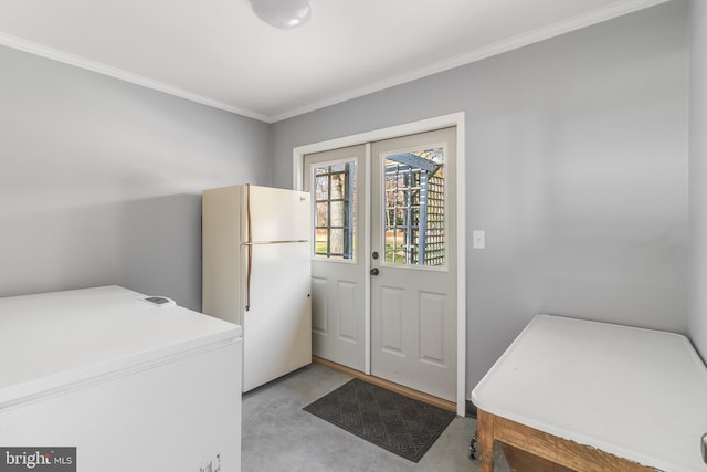 laundry room with crown molding