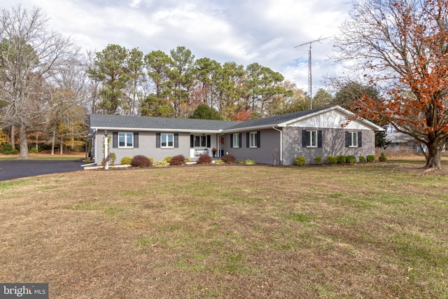 single story home featuring a front yard