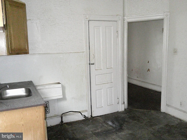 bathroom featuring sink