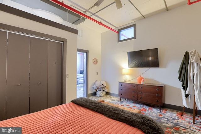 bedroom with ceiling fan and a closet