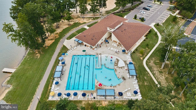 bird's eye view with a water view