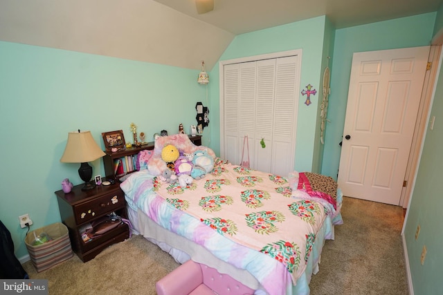 carpeted bedroom with ceiling fan, vaulted ceiling, and a closet