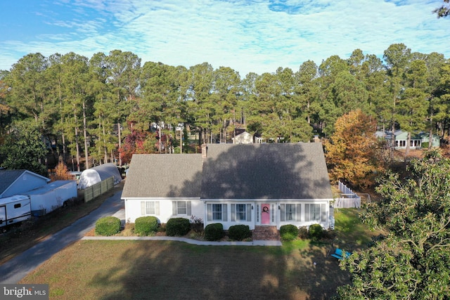 view of front facade with a front lawn