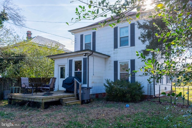 view of front facade featuring a wooden deck