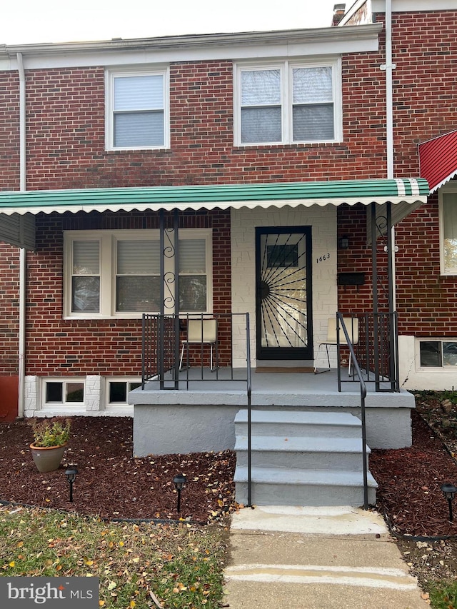 townhome / multi-family property featuring a porch