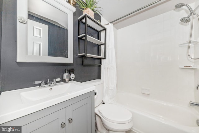 full bathroom featuring vanity, toilet, and shower / tub combo with curtain