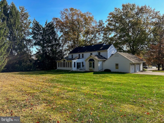 view of front facade featuring a front lawn and a garage