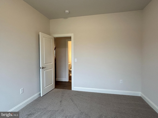 unfurnished room with carpet