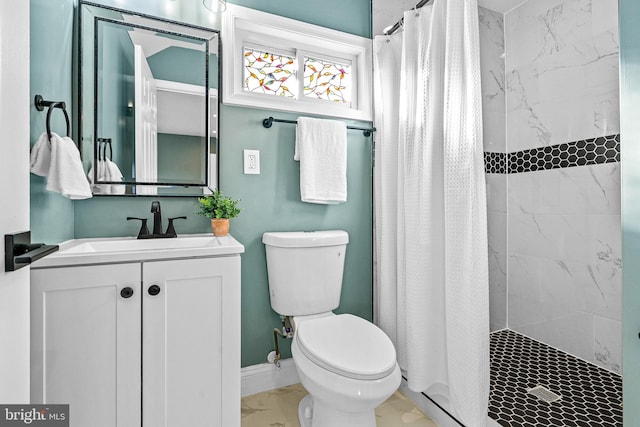 bathroom featuring a shower with shower curtain, vanity, and toilet