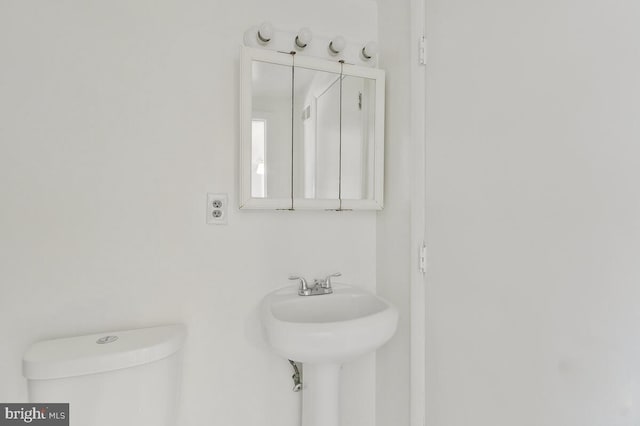 bathroom featuring toilet and sink