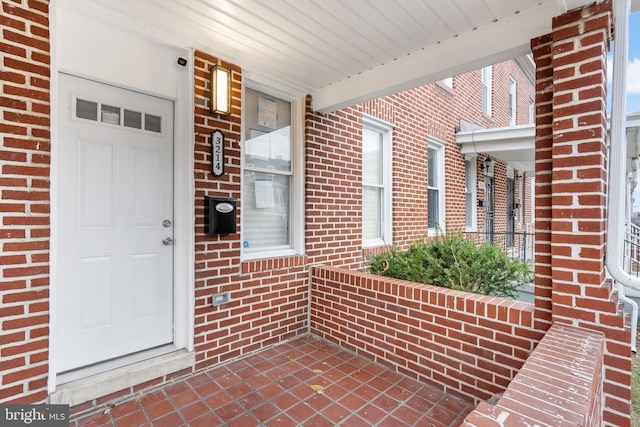 entrance to property featuring covered porch