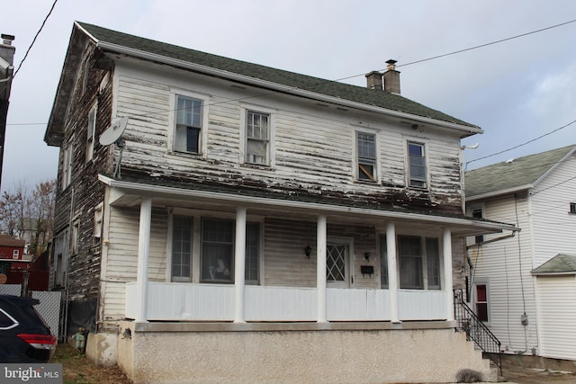 view of front of home featuring a porch