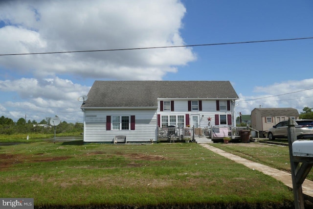 view of front of home featuring a front lawn