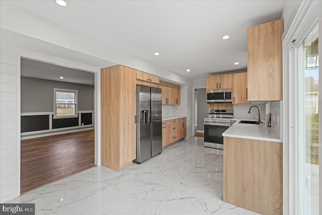 kitchen featuring light hardwood / wood-style floors, sink, stainless steel appliances, and tasteful backsplash