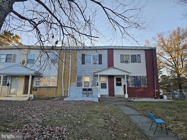 view of front of home with a front lawn