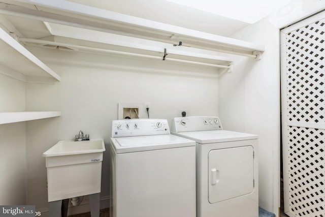 laundry area featuring sink and independent washer and dryer