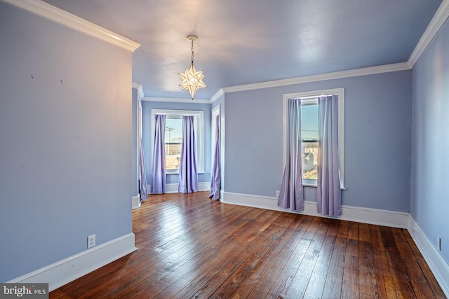 unfurnished room featuring dark hardwood / wood-style flooring, an inviting chandelier, and crown molding