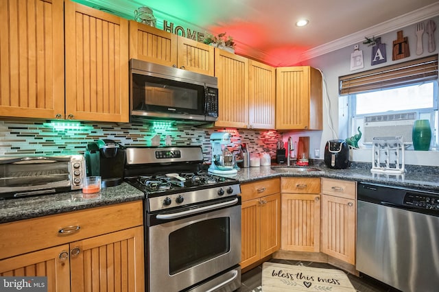 kitchen featuring decorative backsplash, stainless steel appliances, ornamental molding, and sink