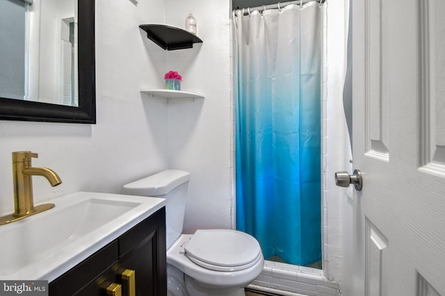 bathroom featuring a shower with curtain, toilet, and vanity