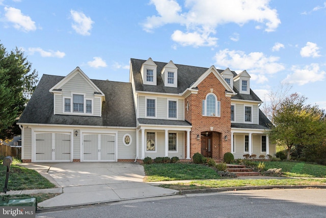 view of front of home featuring a front lawn and covered porch